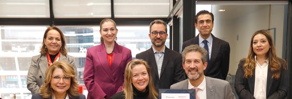 Tecmilenio y Fundación Santander ofrecen 400 becas para concluir la preparatoria en línea en 6 meses