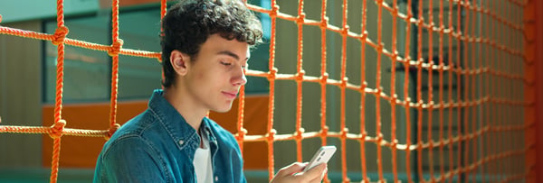 Pensamiento crítico en jóvenes: la clave para una libertad de expresión responsable