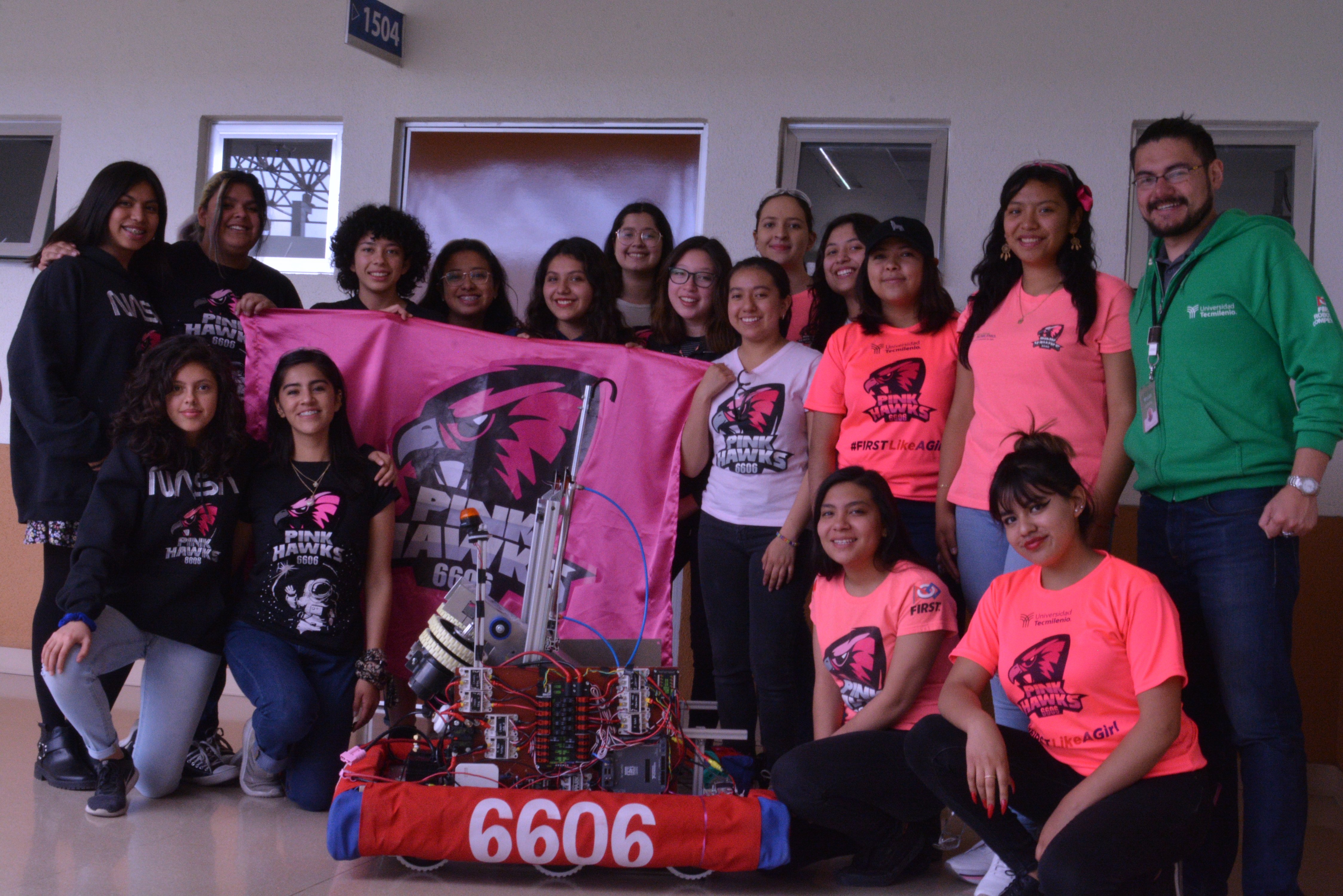 Concurso-de-Robotica-first. Ganadores-equipo-Pink-Hawks-Tecmileno