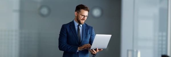 Estudiar un posgrado mientras trabajas: cómo impulsar tu crecimiento profesional