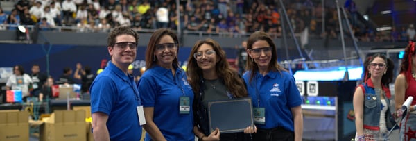 De la curiosidad científica al liderazgo: cómo la robótica transformó la vida de Ana Sofía