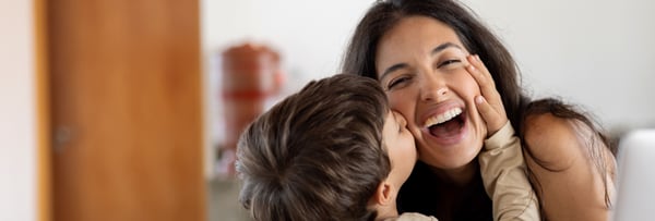 Ser mamá y crecer profesionalmente: por qué más mujeres deciden estudiar un posgrado