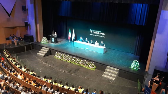 Rector Graduacion.jpeg